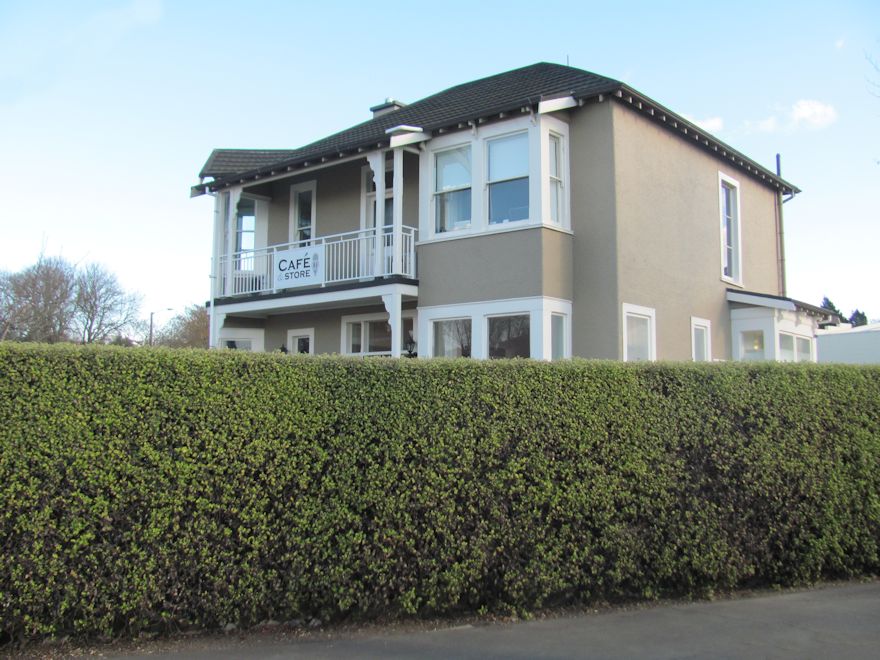 100x Golden Ake Ake - $3.99 each